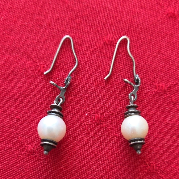 Silpada Jewelry - Silpada Retired Light The Way Pearl Earrings
